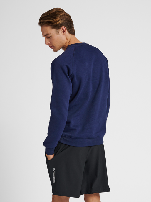 hmlRED HEAVY SWEATSHIRT, MARINE, model