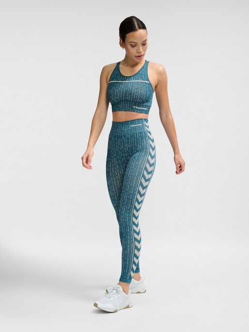 hmlMT DROPS SEAMLESS SPORTS BRA, STARGAZER/SILVER LINING, model