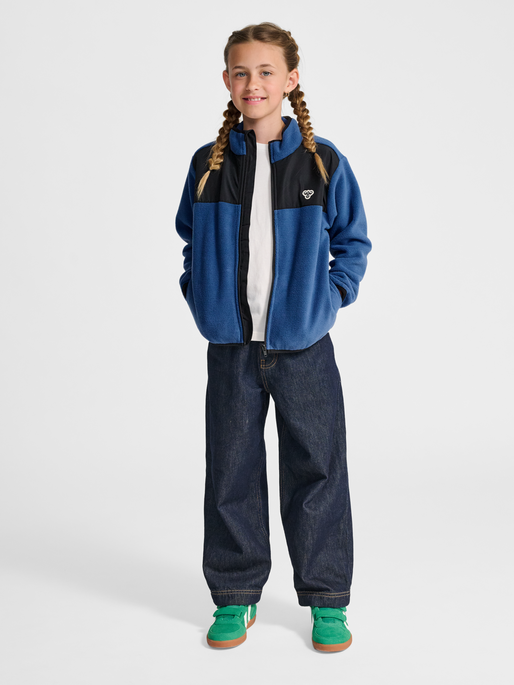 hmlJR FLEECE ZIP JACKET, TRUE NAVY, model