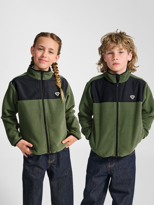 hmlJR FLEECE ZIP JACKET, OLIVINE, model