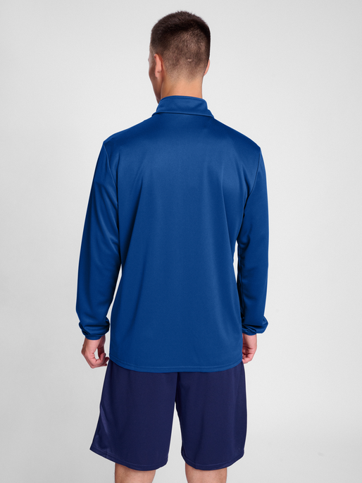 hmlESSENTIAL TRACK JACKET, TRUE BLUE, model