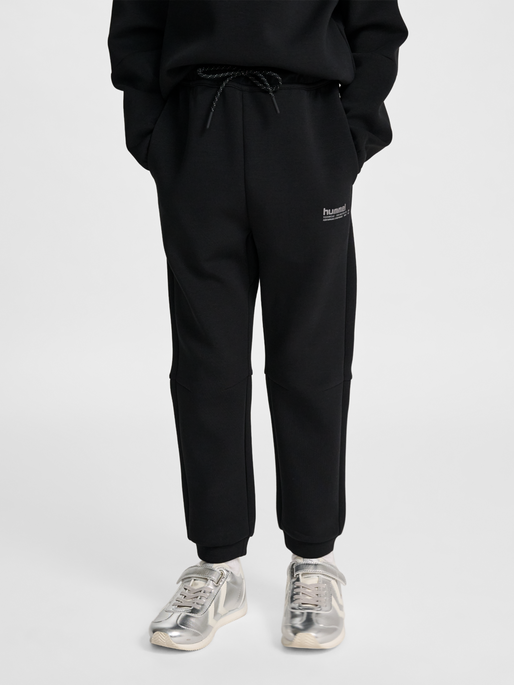 hmlJR TECH FLEECE PANTS, BLACK, model