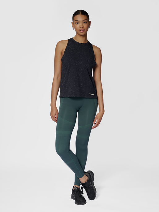 hmlMT ULTRA TOP, BLACK MELANGE, model