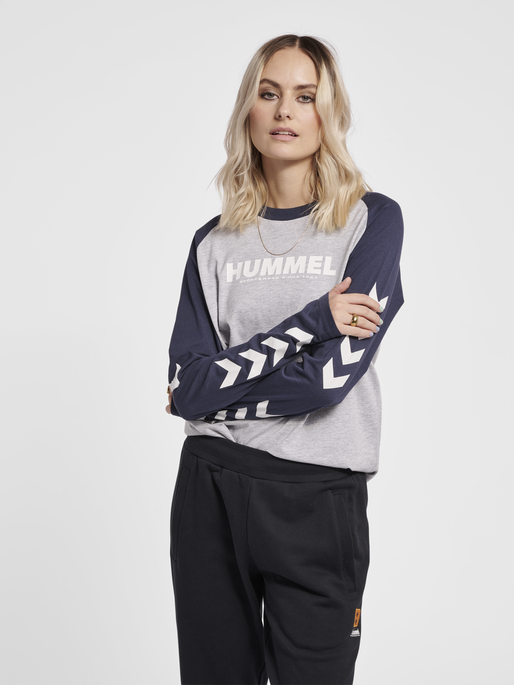 hmlLEGACY BLOCKED T-SHIRT L/S, GREY MELANGE, model