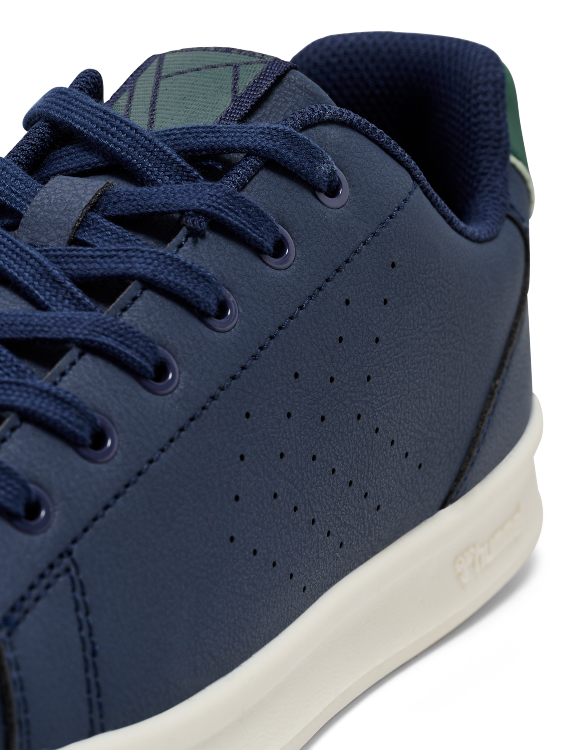 COURT LINE SN, BLACK IRIS, packshot