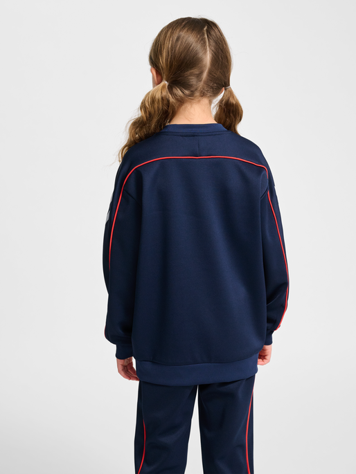 hmlJR INTERLOCK CREWNECK, DRESS BLUES, model