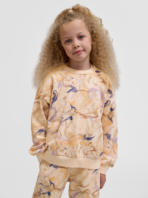 hmlSWIRLY SWEATSHIRT, BISQUE, model