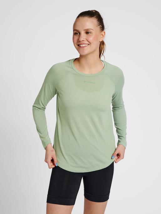 hmlMT VANJA T-SHIRT L/S, LILY PAD, model