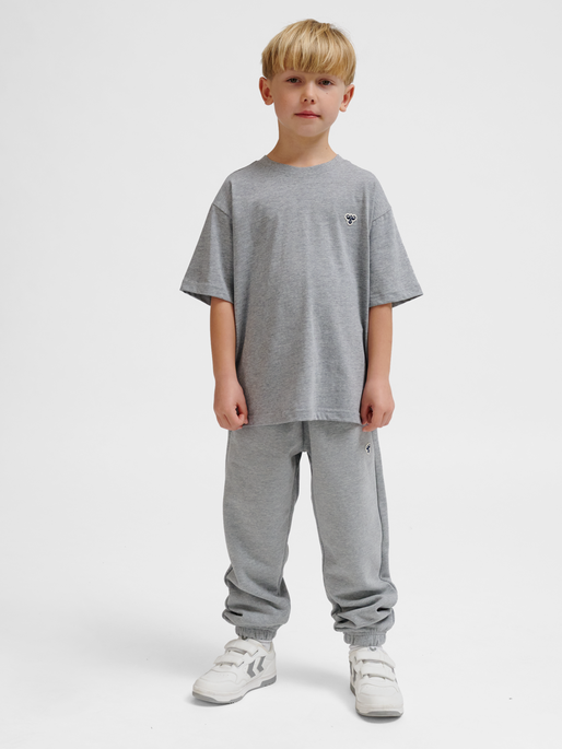 hmlJR LOOSE T-SHIRT S/S BEE, GREY MELANGE, model