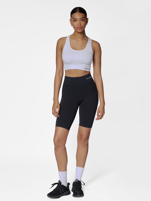 hmlCLEA SEAMLESS CYCLING SHORTS, BLACK MELANGE, model