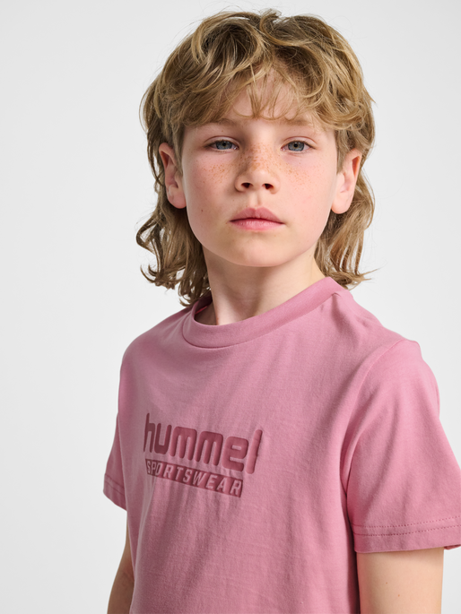 hmlJR BASE T-SHIRT S/S, POLIGNAC, model