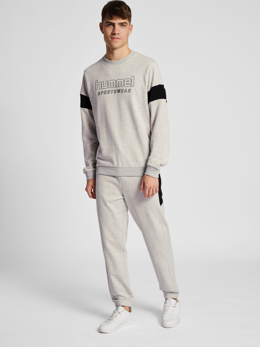 hmlLGC BRYCE SWEATSHIRT, TOFU MELANGE, model