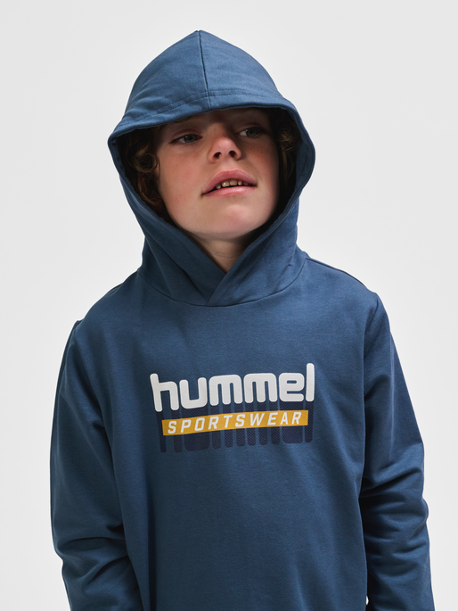 hmlTUKAS HOODIE, BERING SEA, model