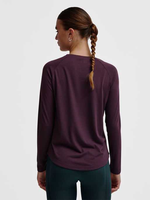 hmlMT VANJA T-SHIRT L/S, PLUM PERFECT, model