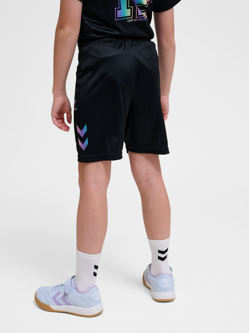 hmlSHIMMER SHORTS, BLACK, model