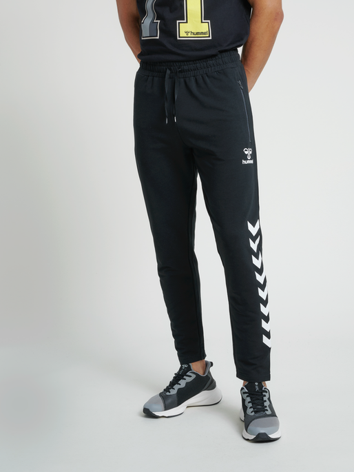 hmlRAY 2.0 TAPERED PANTS, BLACK, model