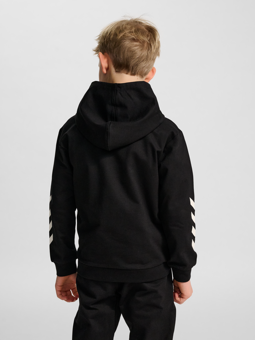 hmlJR LOGO HOODIE, BLACK, model