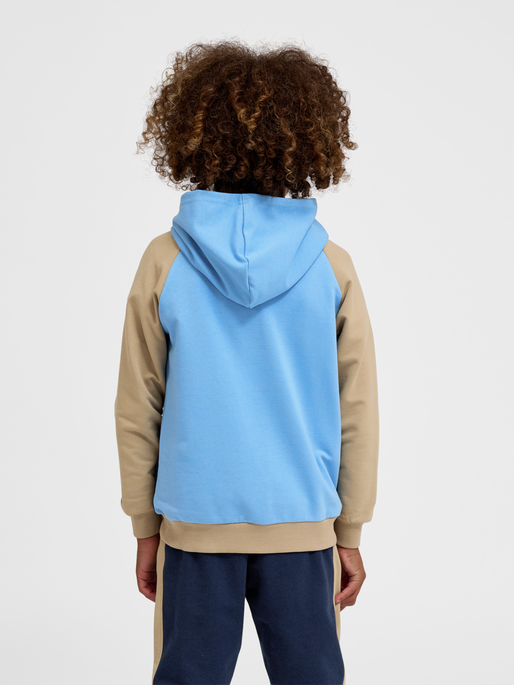 hmlESSEN HOODIE, BLACK IRIS, model