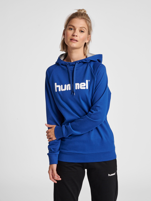 HMLGO COTTON LOGO HOODIE WOMAN, TRUE BLUE, model