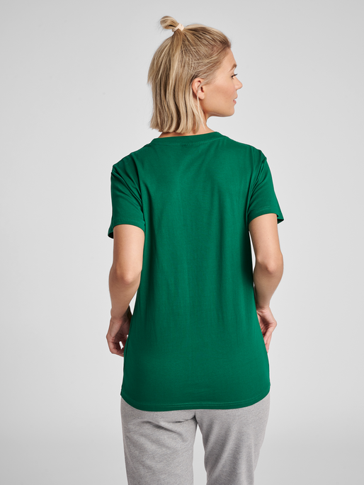 HMLGO COTTON LOGO T-SHIRT WOMAN S/S, EVERGREEN, model