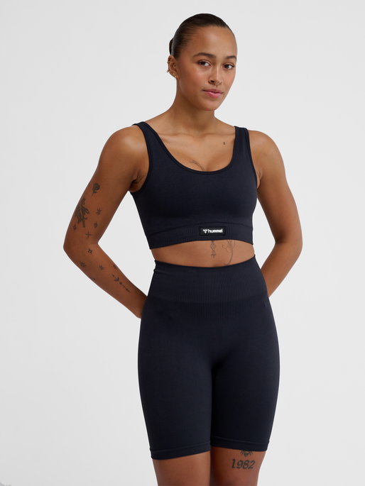 hmlALIVE SEAMLESS BRA, BLACK, model