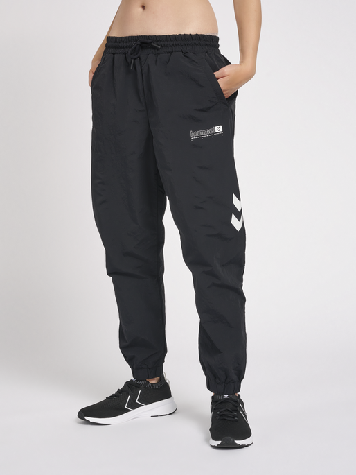hmlLGC MUSA WOV REGULAR PANTS, BLACK, model