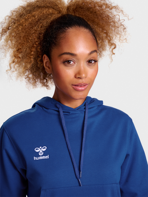 hmlGO 2.0 HOODIE WOMAN, TRUE BLUE, model