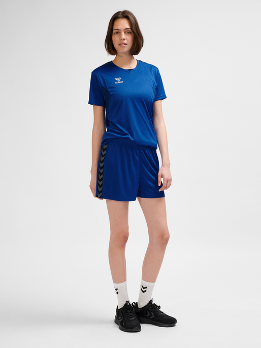 hmlAUTHENTIC PL SHORTS WOMAN, TRUE BLUE, model