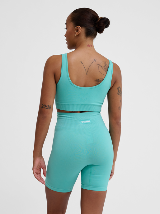 hmlALIVE SEAMLESS BRA, POOL BLUE, model