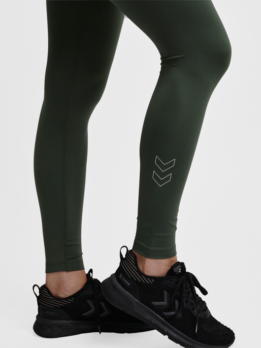 hmlTE FUNDAMENTAL MID WAIST TIGHTS, CLIMBING IVY, model