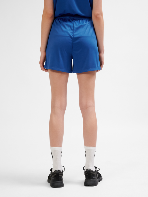 hmlESSENTIAL SHORTS WOMAN, TRUE BLUE, model