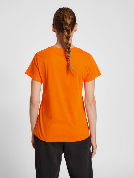 hmlRED BASIC T-SHIRT S/S WOMAN, ORANGE TIGER, model