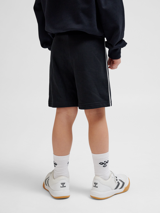 hmlCASPER SHORTS, BLACK, model