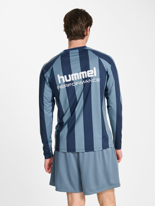 hmlPULSE MESH T-SHIRT L/S, BLUE MIRAGE/DRESS BLUE, model