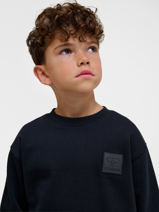 hmlCLEAN SWEATSHIRT, BLACK, model