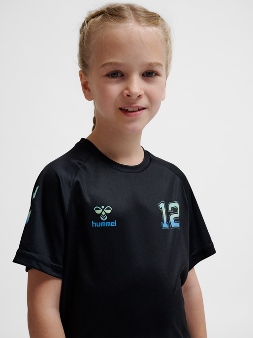 hmlSHIMMER T-SHIRT S/S, BLACK, model