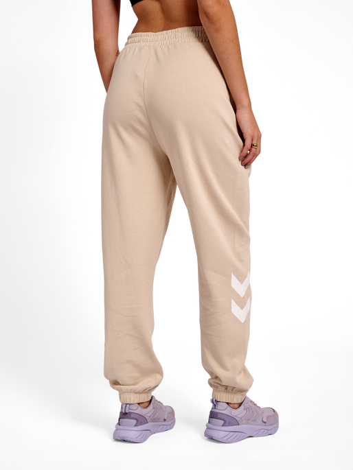 hmlLEGACY REGULAR PANTS, PUMICE STONE, model