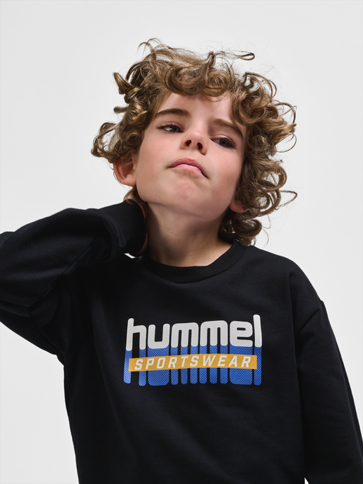 hmlTUKAS SWEATSHIRT, BLACK, model