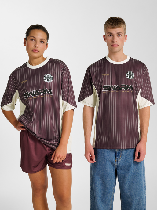 hmlLOOSE JERSEY SS STRIPE TOPSCORER, VINEYARD WINE, model