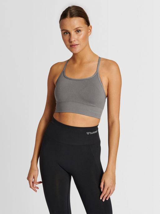hmlTIFFY SEAMLESS SPORTS TOP, CHARCOAL GRAY, model