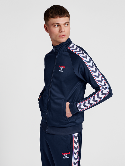 hmlIC LERBY POLY ZIP JACKET, 7666, model