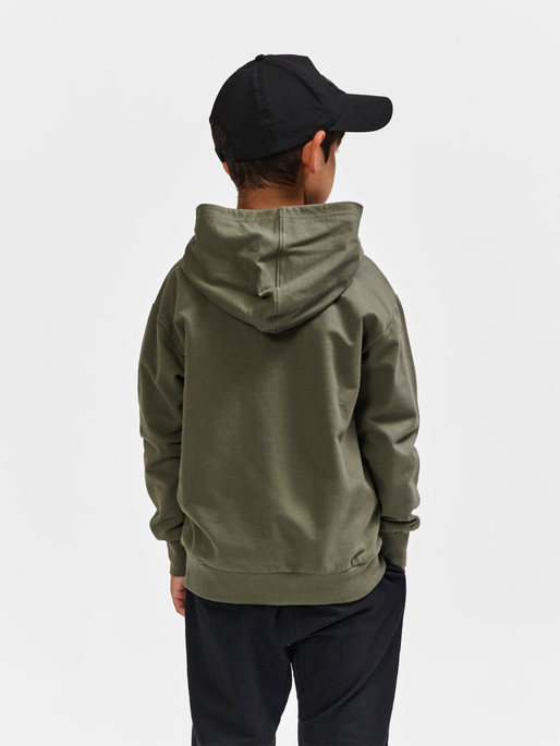 hmlATLAS HOODIE, DUSTY OLIVE, model