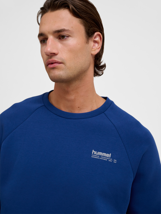 hmlTECH FLEECE REGULAR CREW, ESTATE BLUE, model