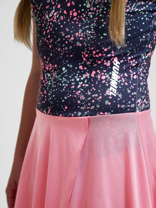 hmlNELLY GYMSUIT S/S, PEONY, model