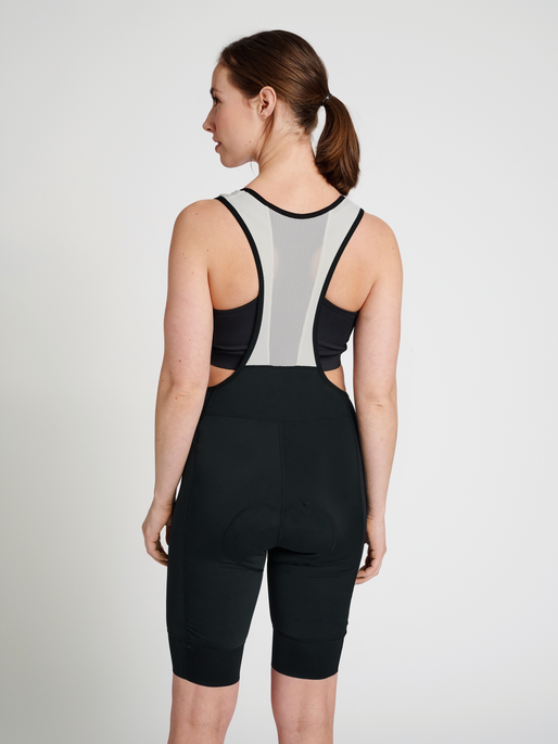 WOMENS CORE BIKE PANEL BIB SHORTS, BLACK/WHITE, model