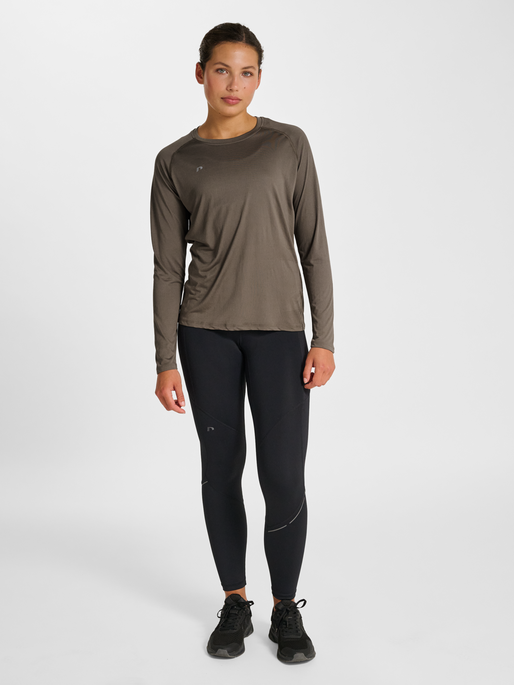 nwlBEAT W T-SHIRT L/S, FALCON, model