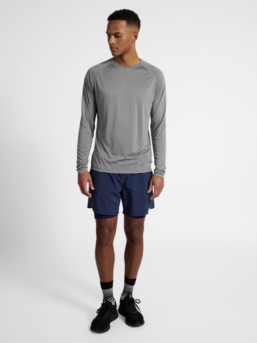 nwlBEAT T-SHIRT L/S, TITANIUM, model