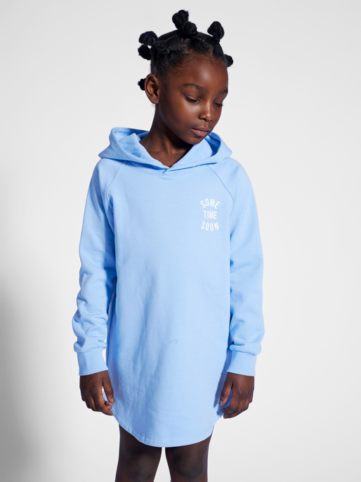 stmMONTERY HOODIE, SERENITY, model