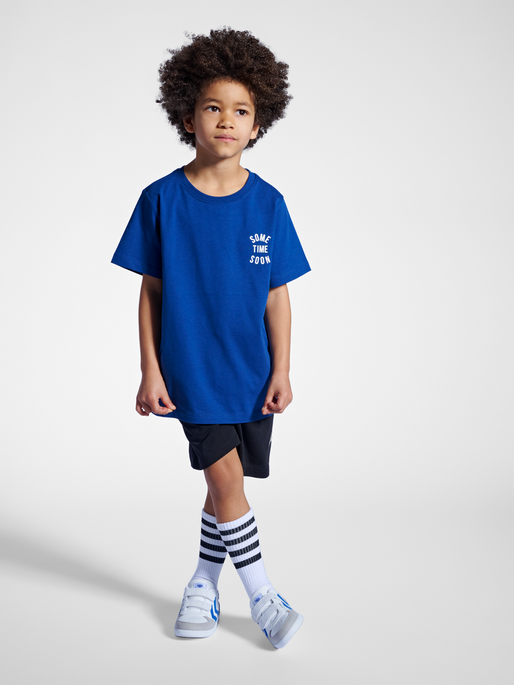 stmREVOLUTION T-SHIRT S/S, NAVY PEONY, model