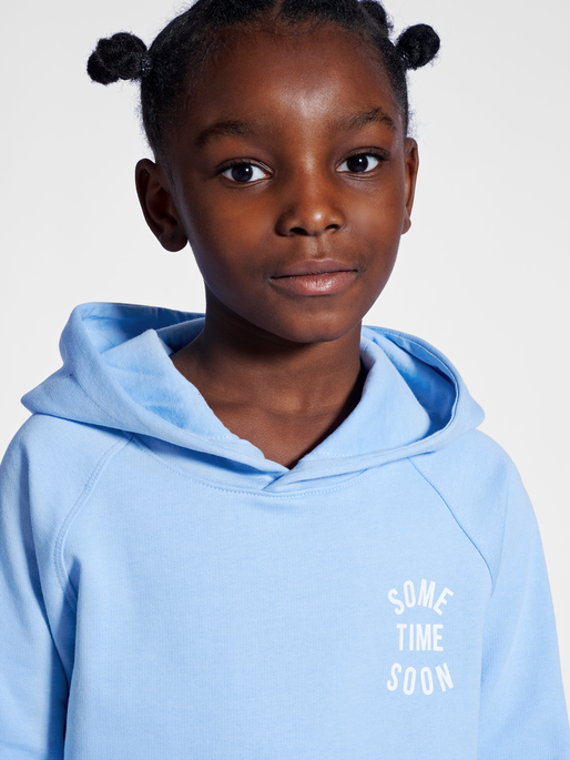 stmMONTERY HOODIE, SERENITY, model